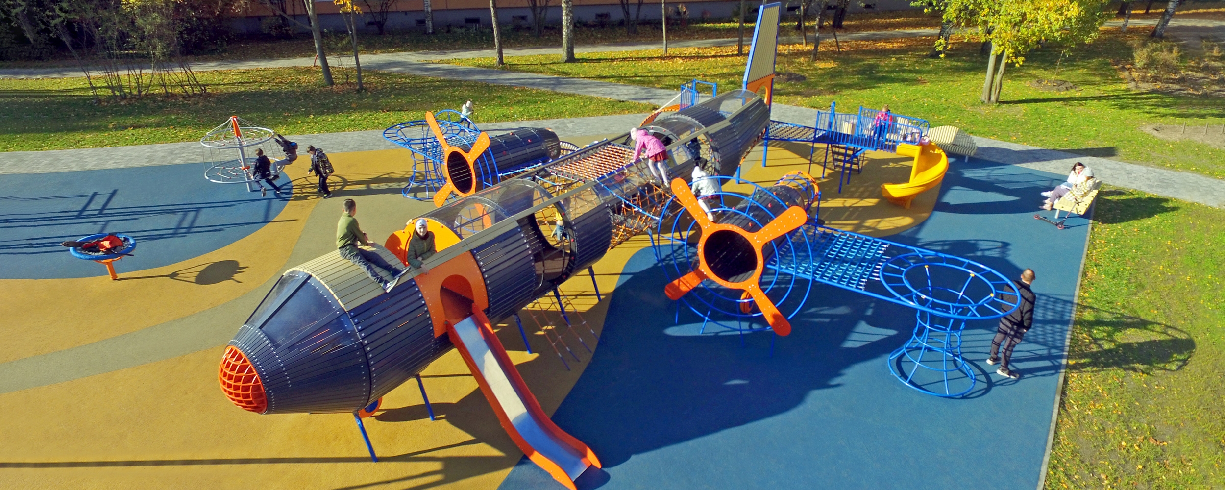 Детские площадки в виде корабликов, машинок и самолетов — транспортная  тематика