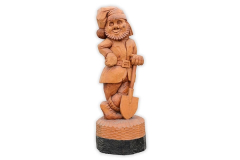 Деревянная фигура "Гном с лопатой"